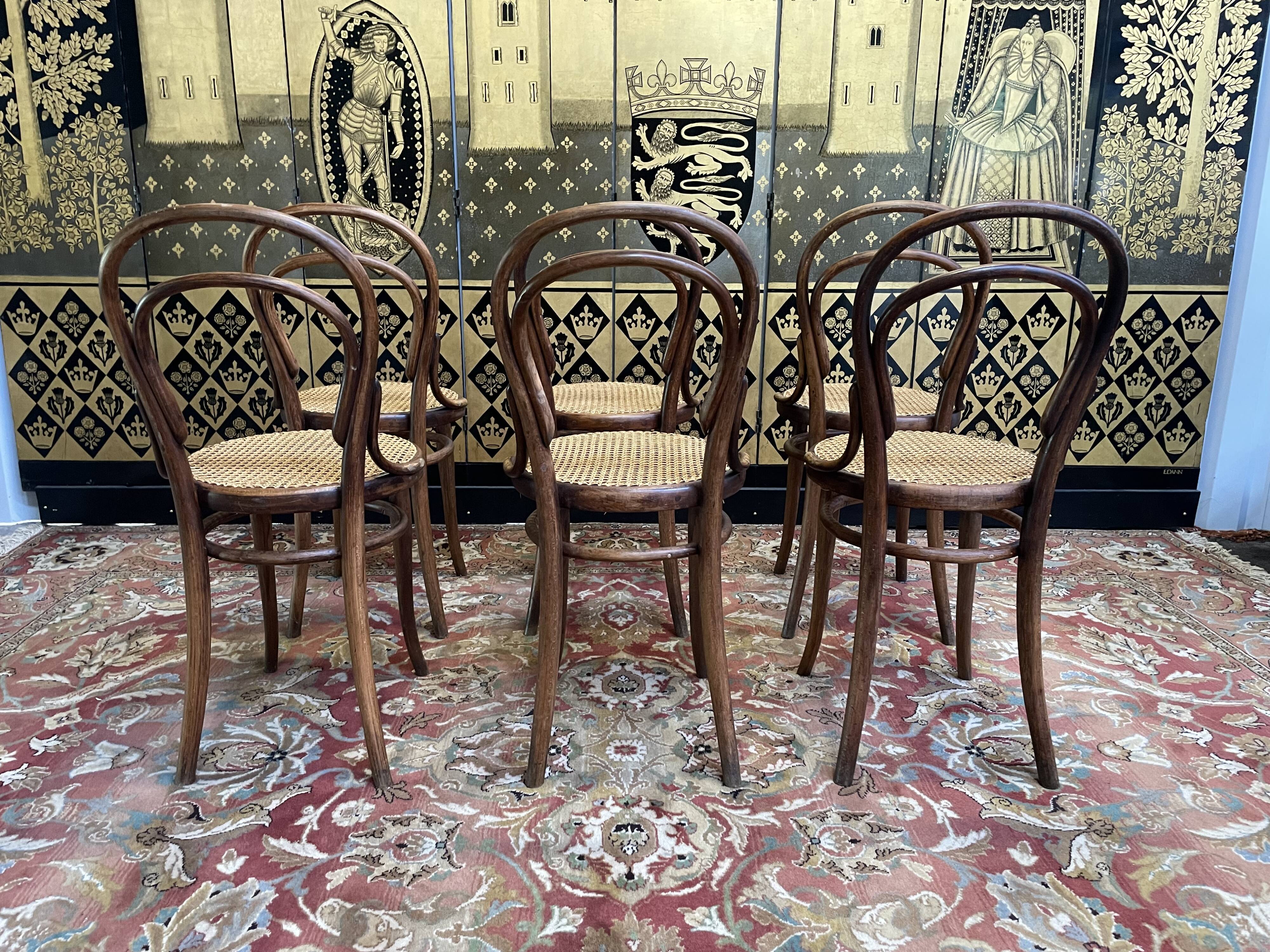 Suite de 6 chaises bistrot en cannage Thonet restaurées