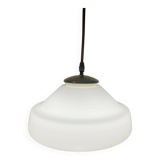 Suspension globe opalin, pavillon doré Pascot