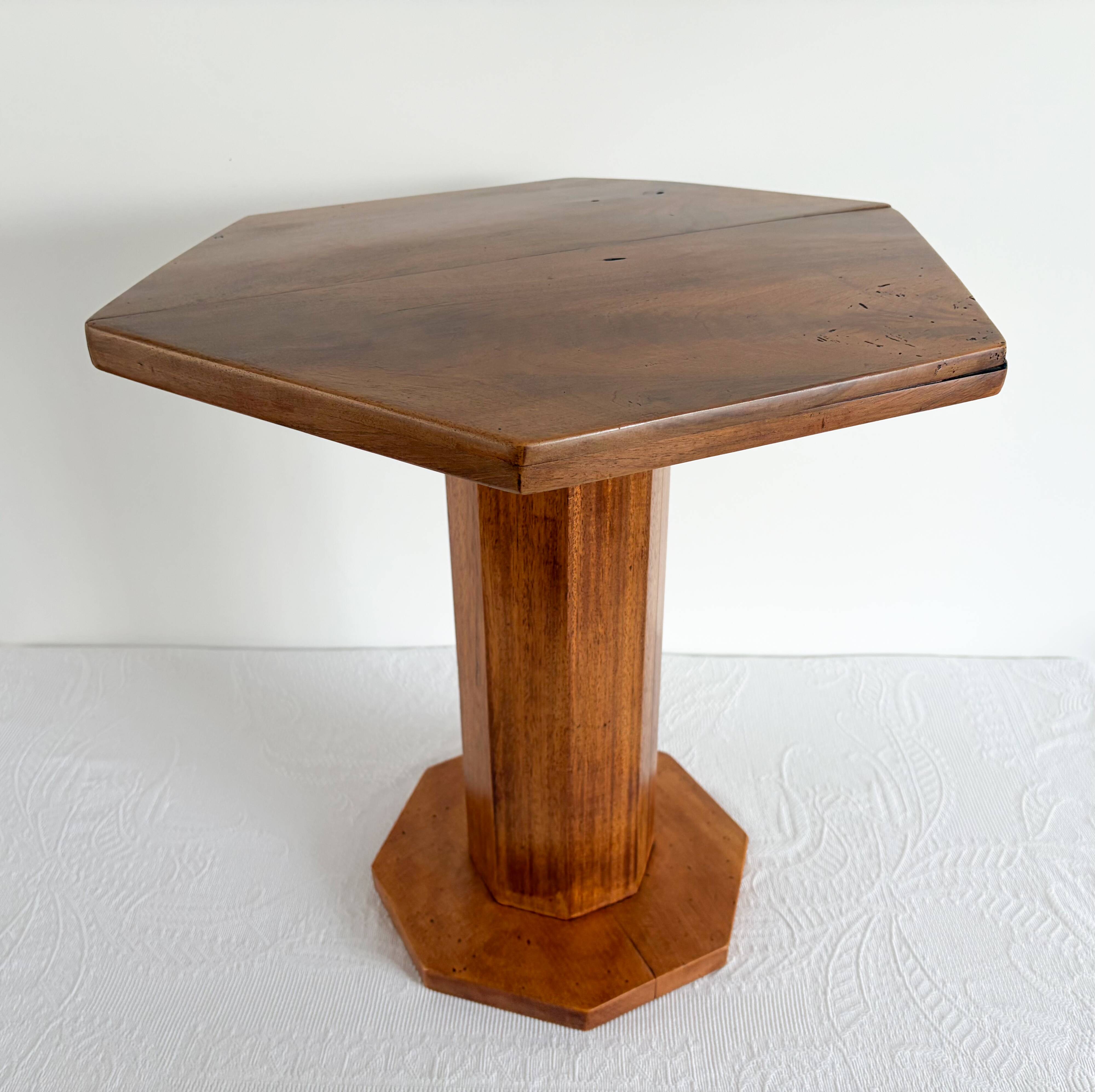 Art Deco guéridon from the 1930s in walnut and oak.