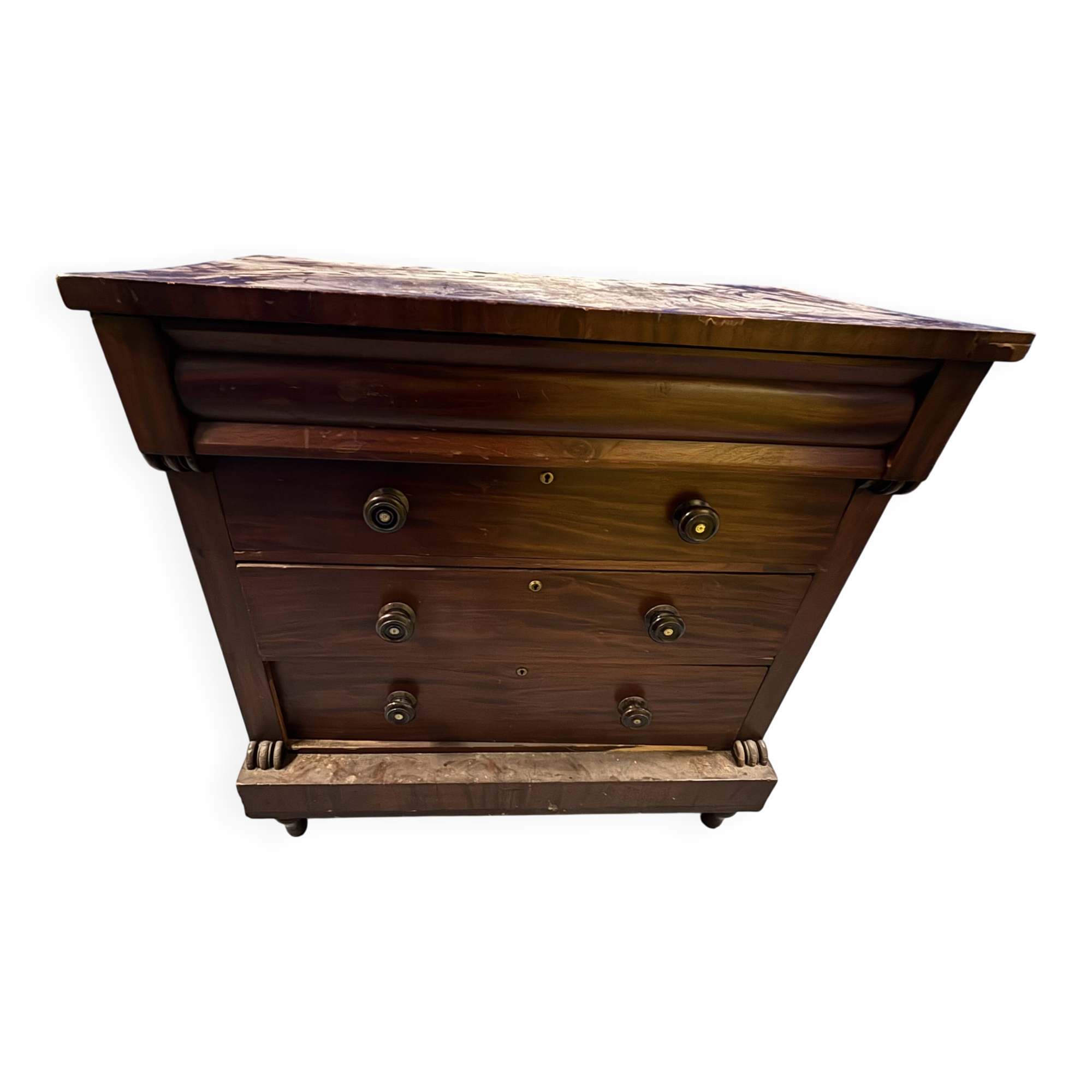 English mahogany chest of drawers