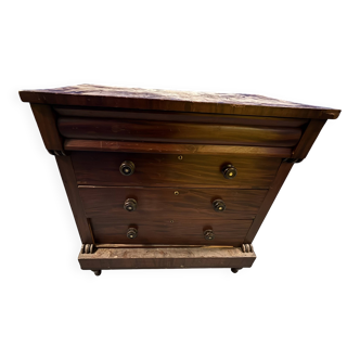 English mahogany chest of drawers