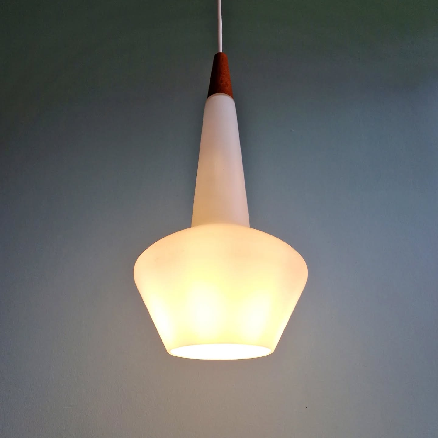 Scandinavian suspension in satin white opaline, 1960.