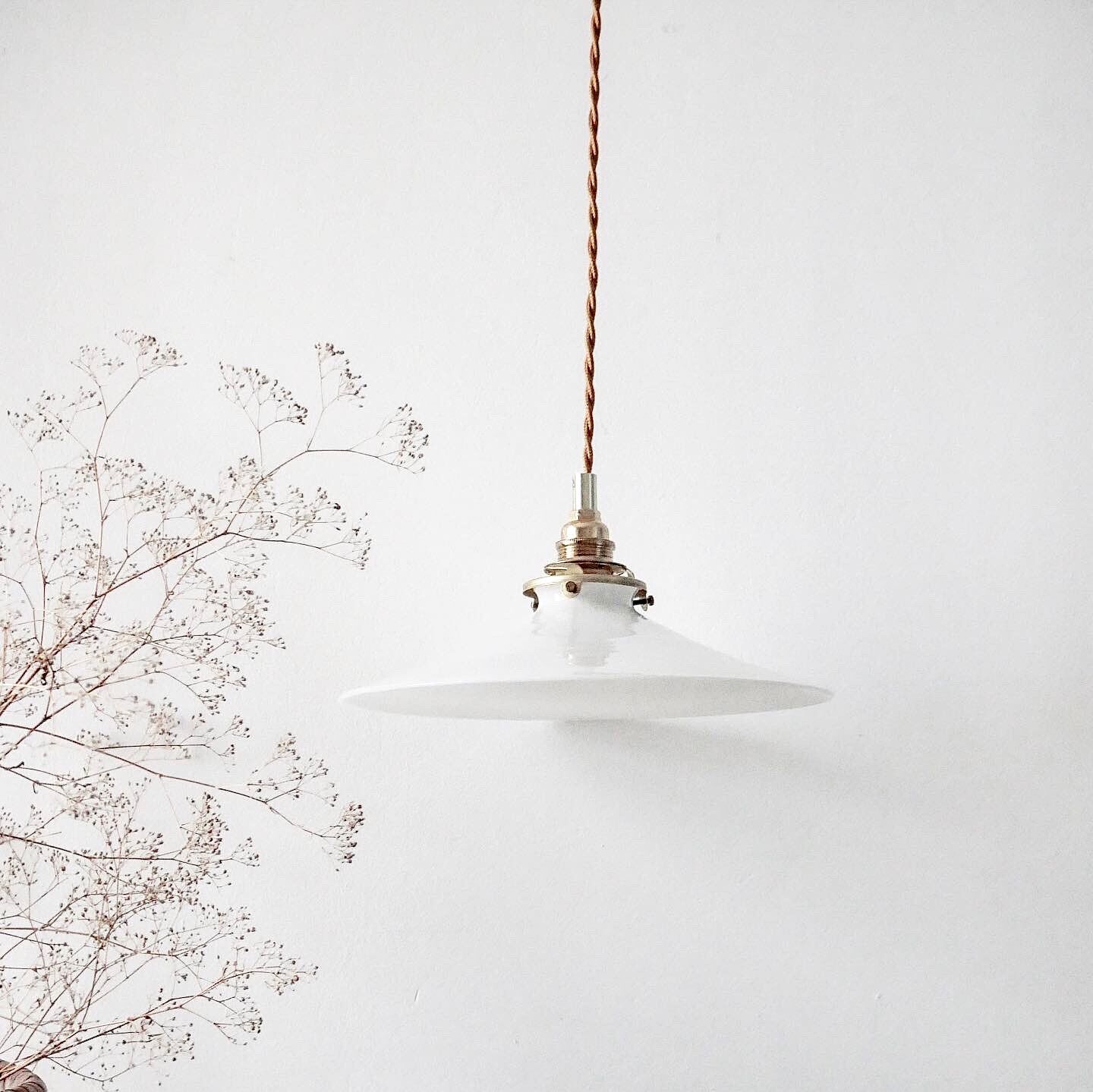 White opaline suspension