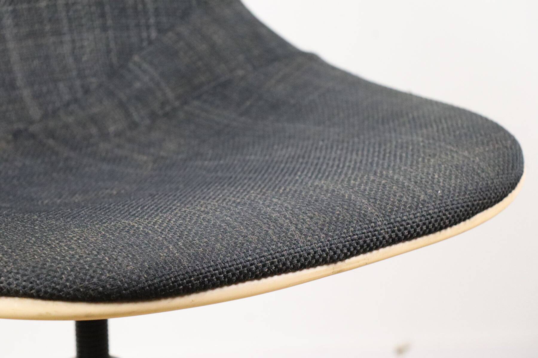 Chaise Eames Herman Miller - Fibre de verre pivotante réglable - 1960