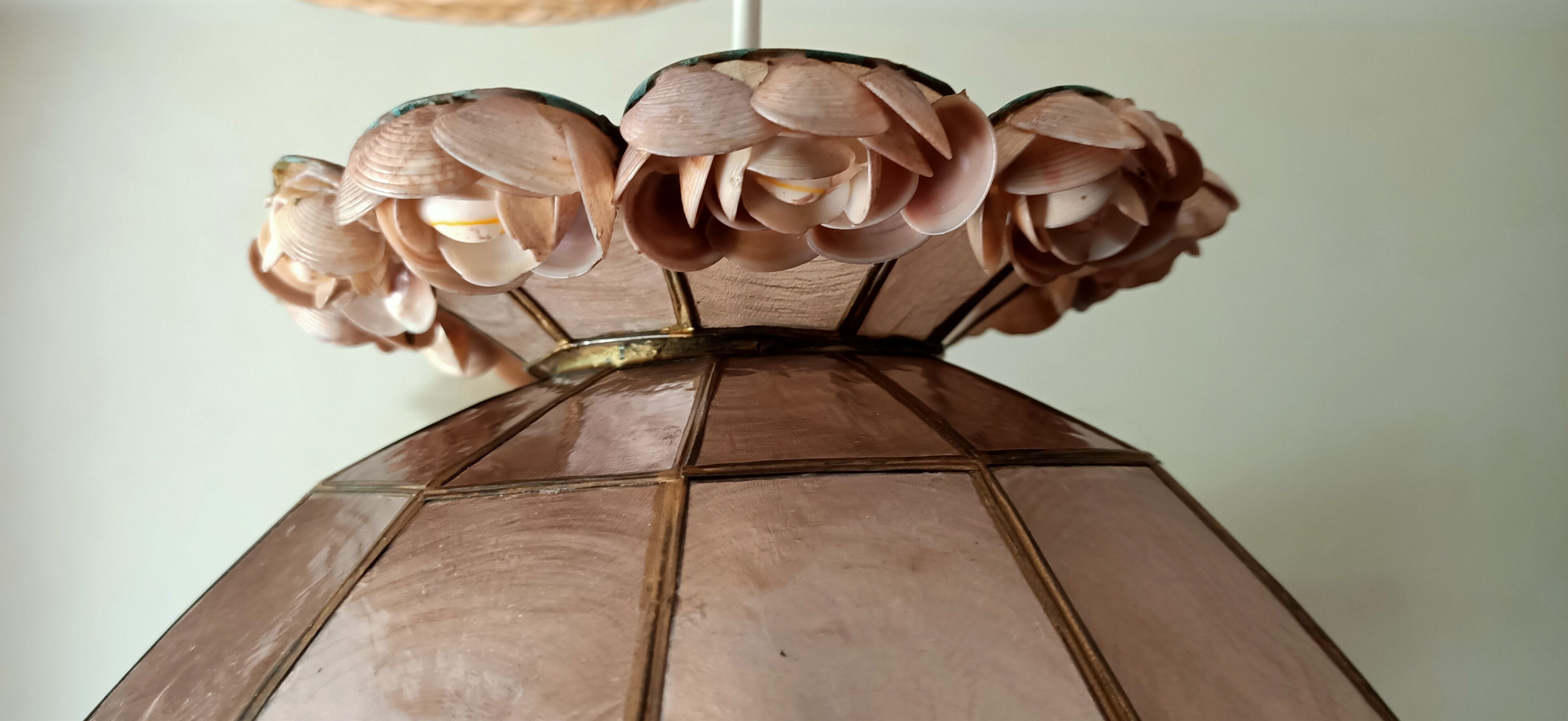 Vintage mother-of-pearl suspension