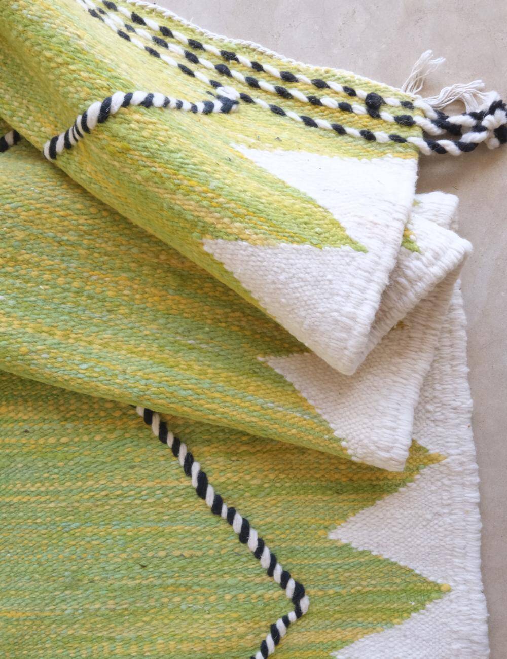 Lime green Kilim rug - 307 x 196 cm