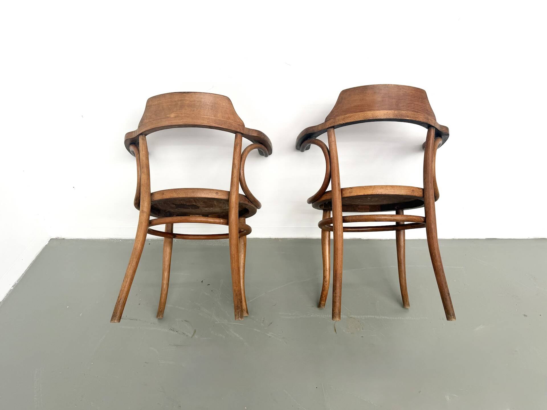 Paire de Fauteuils de Bureau Thonet – Hêtre Courbé & Assises Pyrogravées