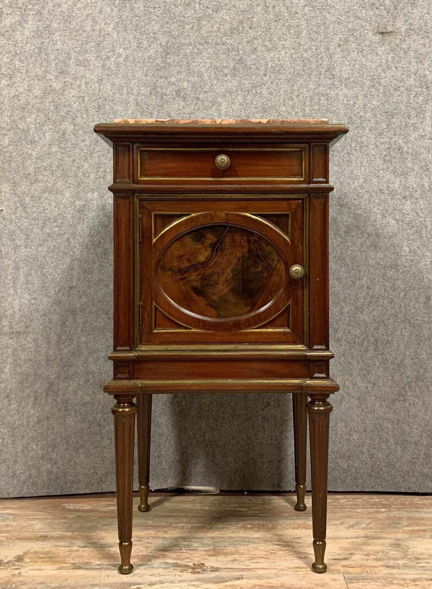 Louis XVI Parisienne bedside table in mahogany and golden copper rushes around 1850