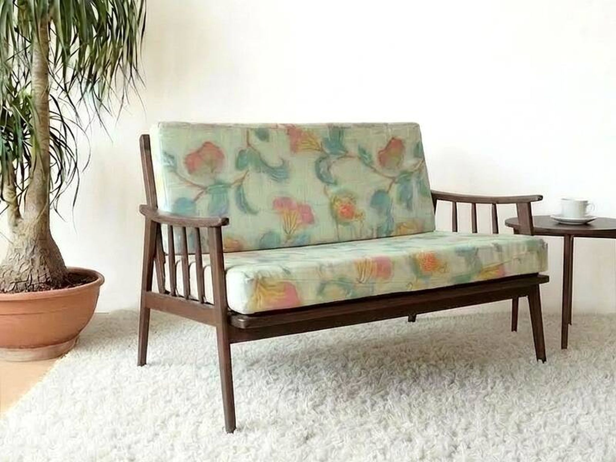 Vintage Scandinavian bench in solid beech from the 1950s with tapered legs.