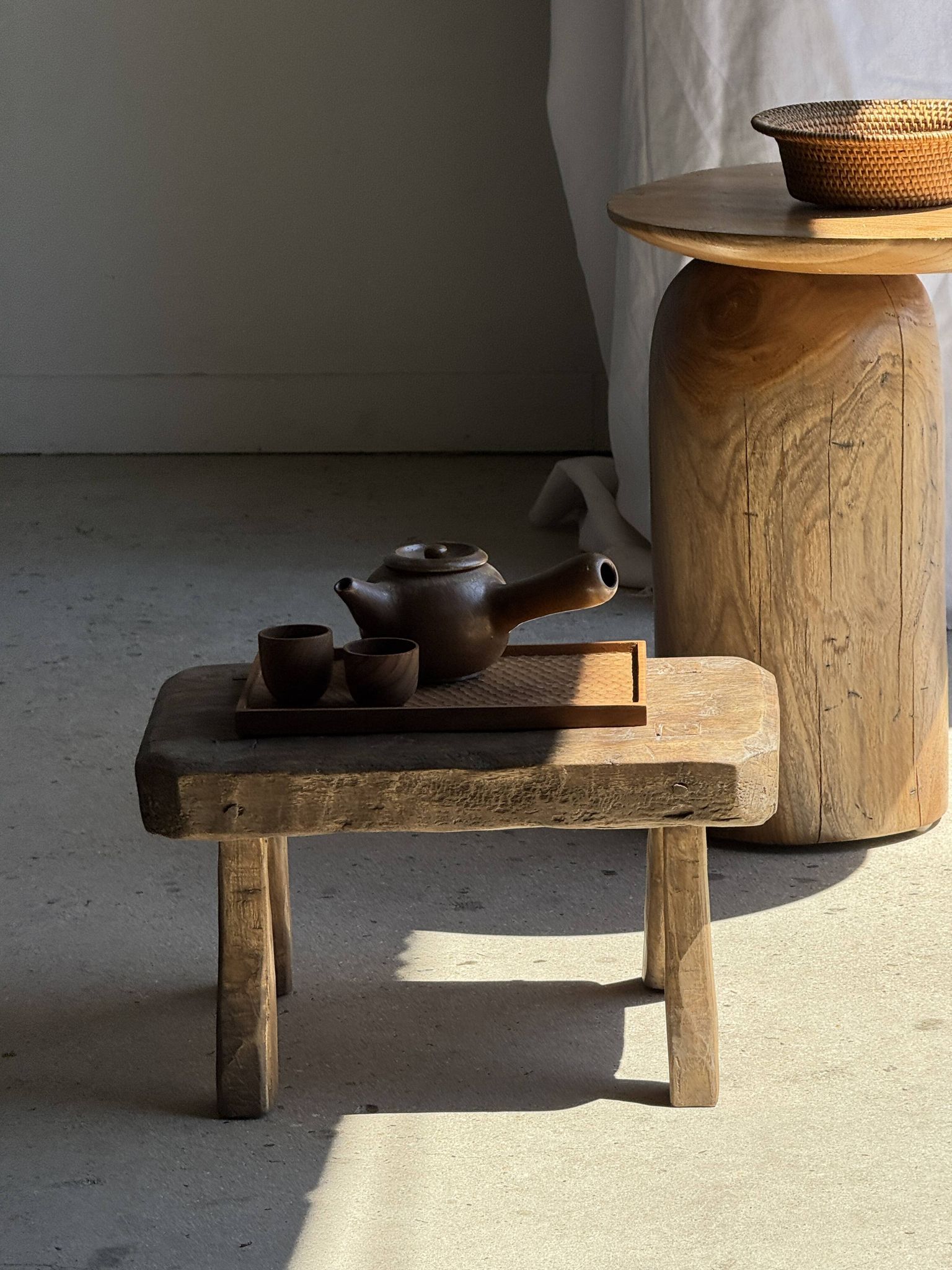 Petit stool, tabouret d'appoint en teck massif rectangulaire arrondie