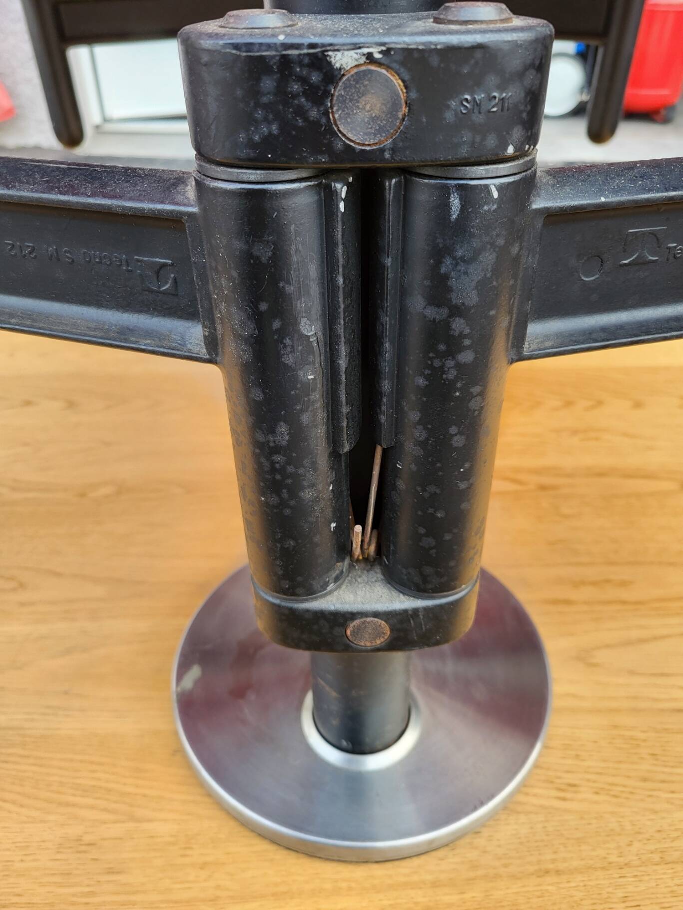 Modus table and 4 chairs Osvaldo Borsani by Tecno Italy 1970 Space Age