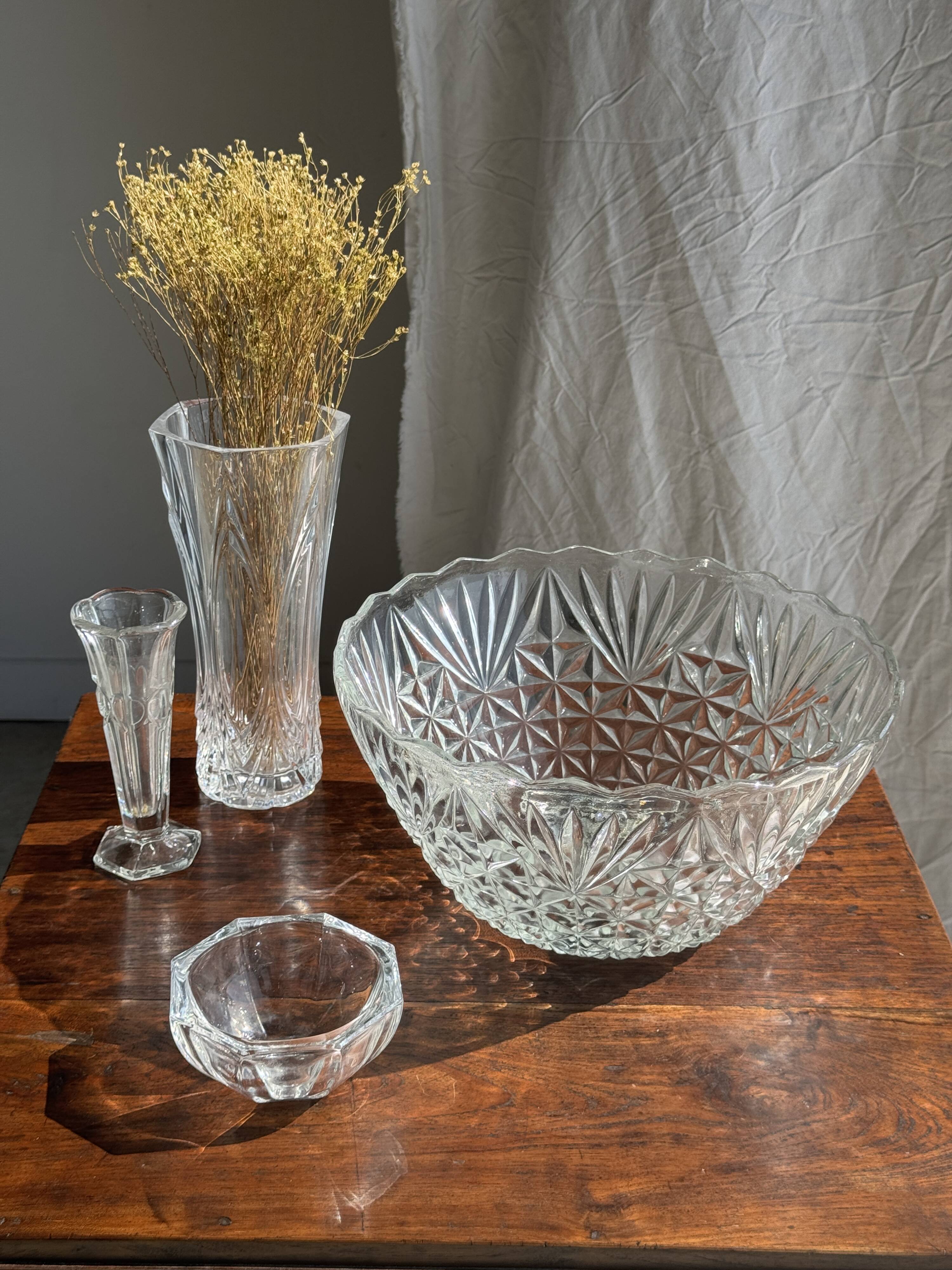 Large glass salad bowl with diamond points D30