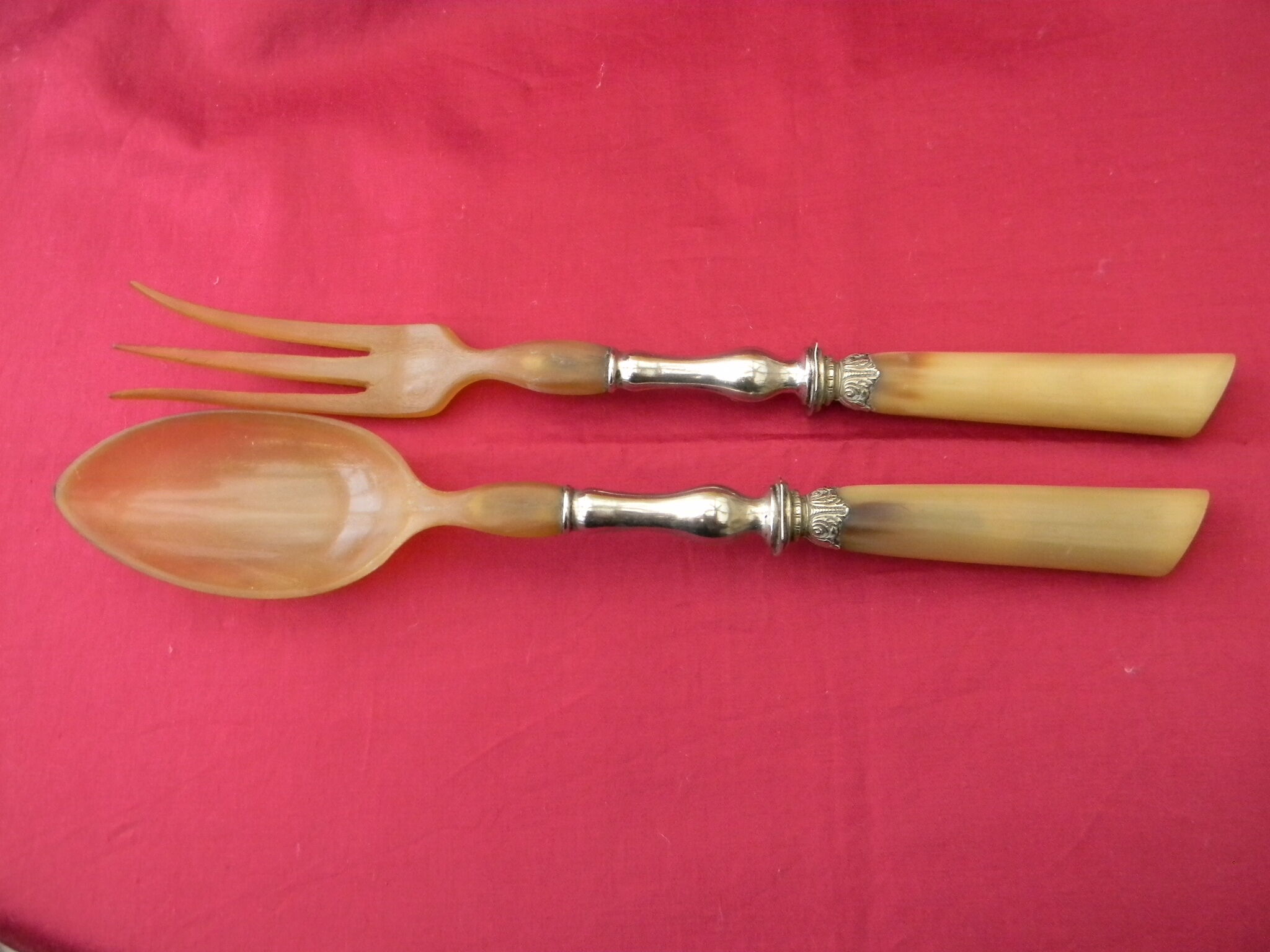 Covered with salad horn and silver metal.