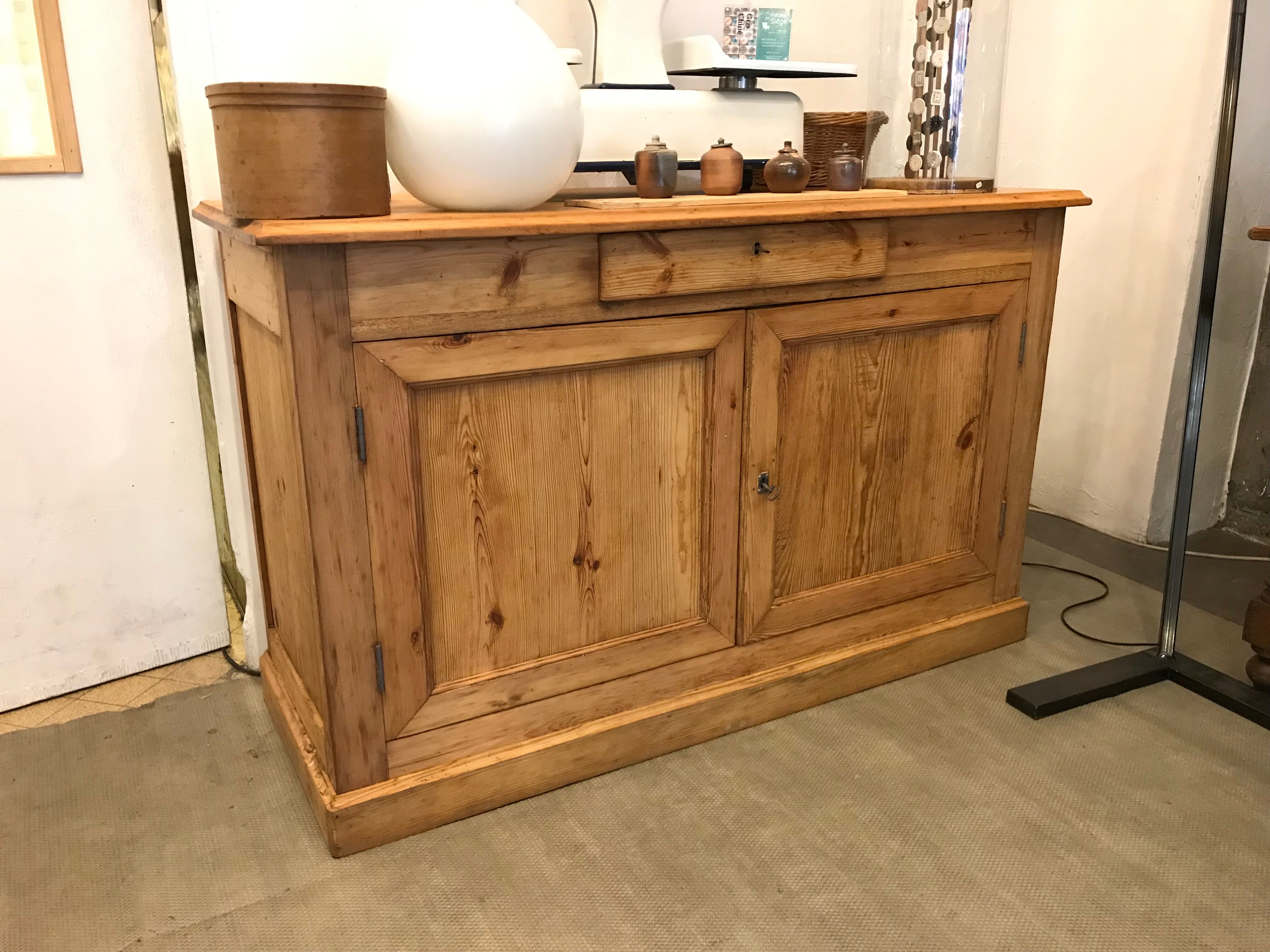 Double-sided grocer counter