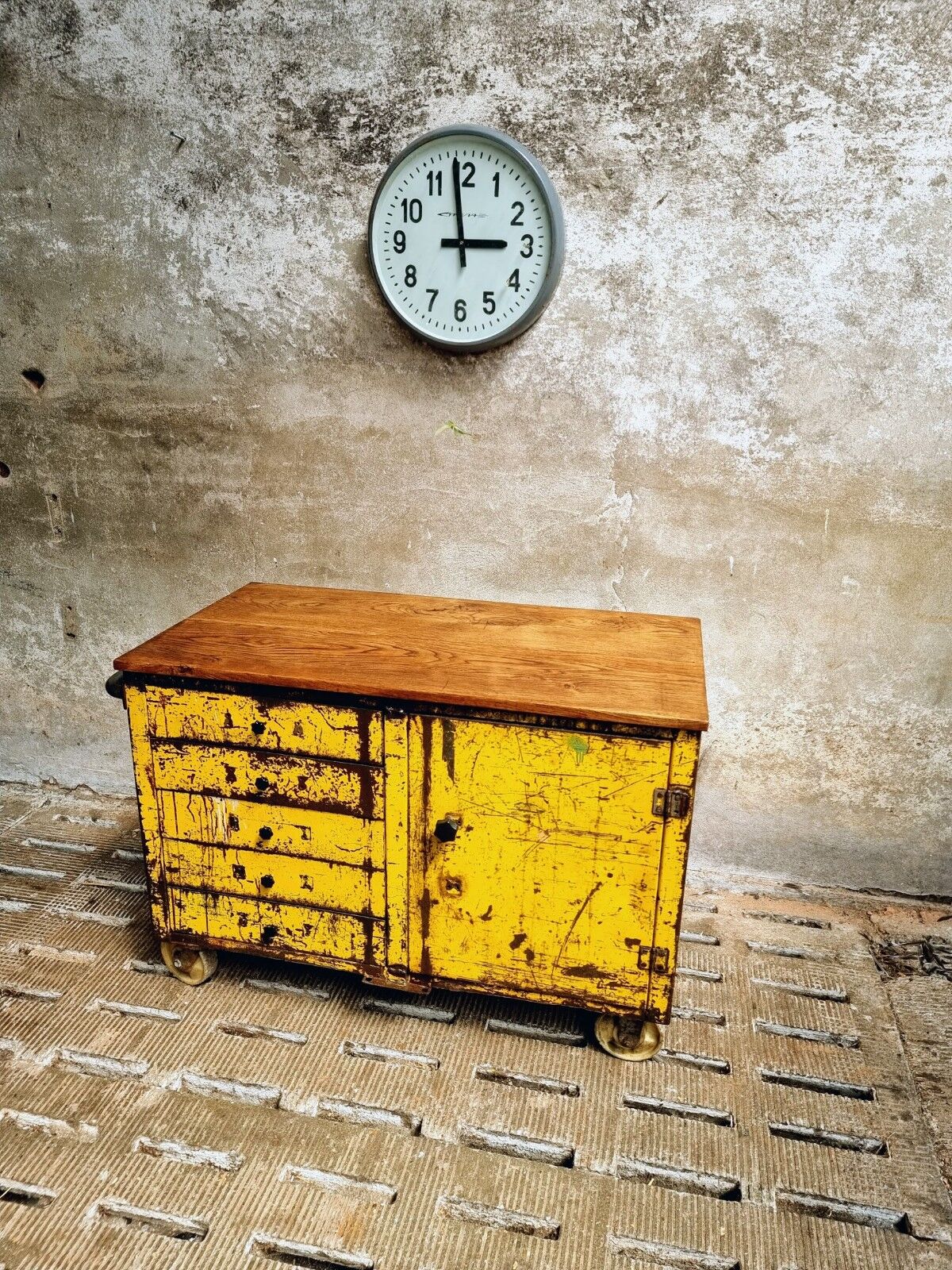 Industrial workbench trolley yellow chest of drawers