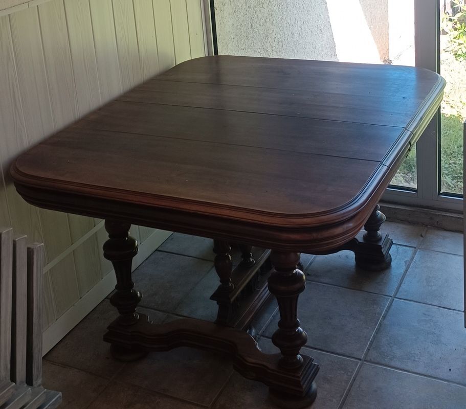 Antique solid wood dining table + 3 extensions