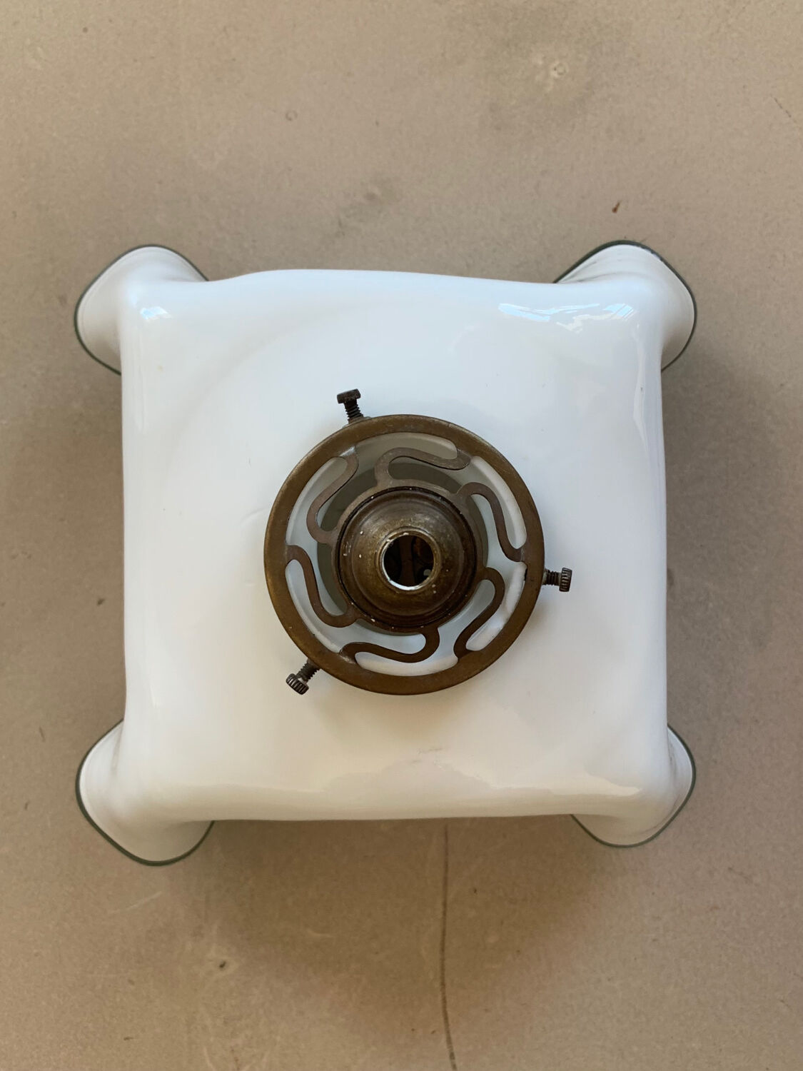 Old opaline suspension