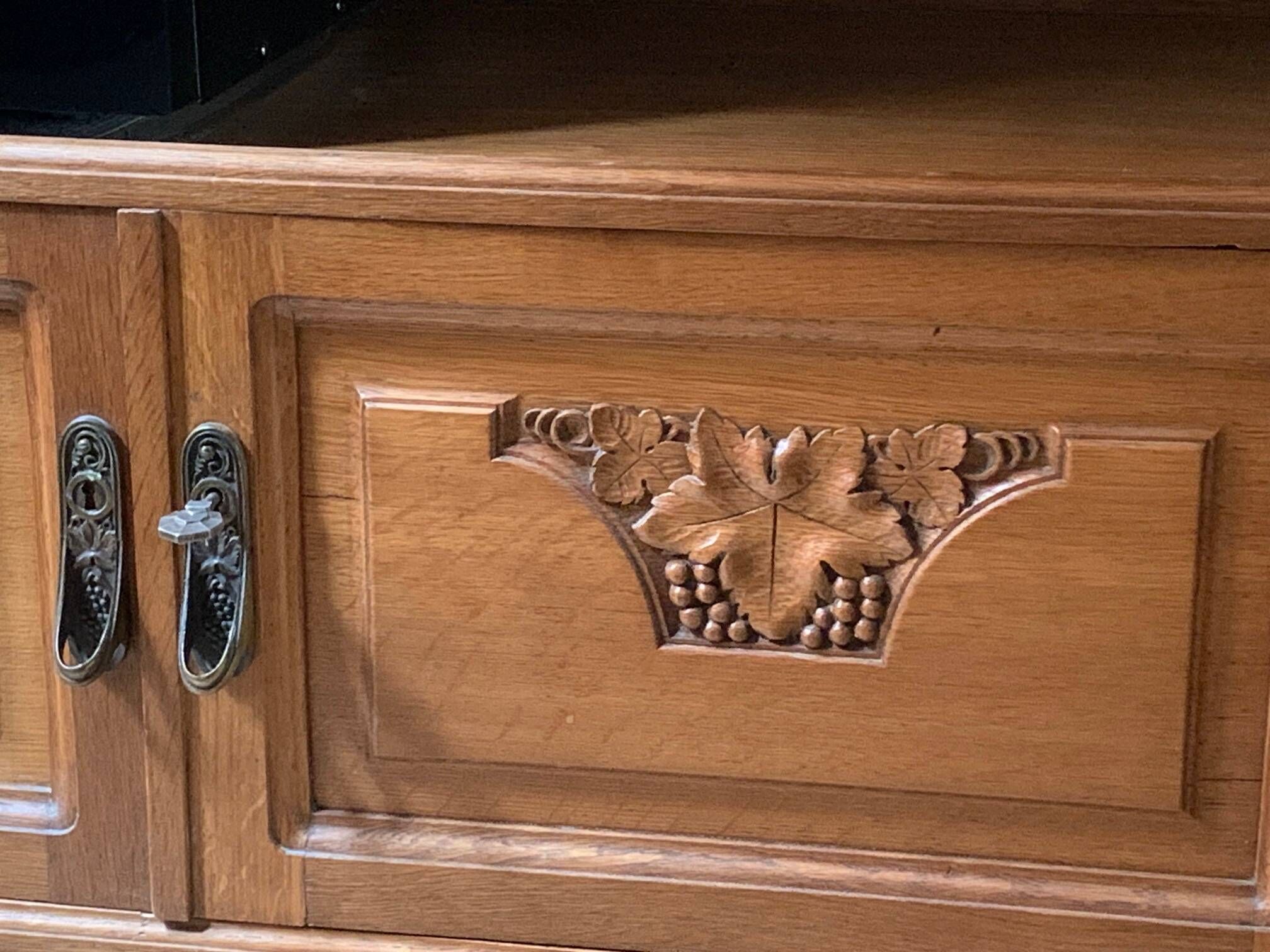 Art Nouveau style dessert buffet