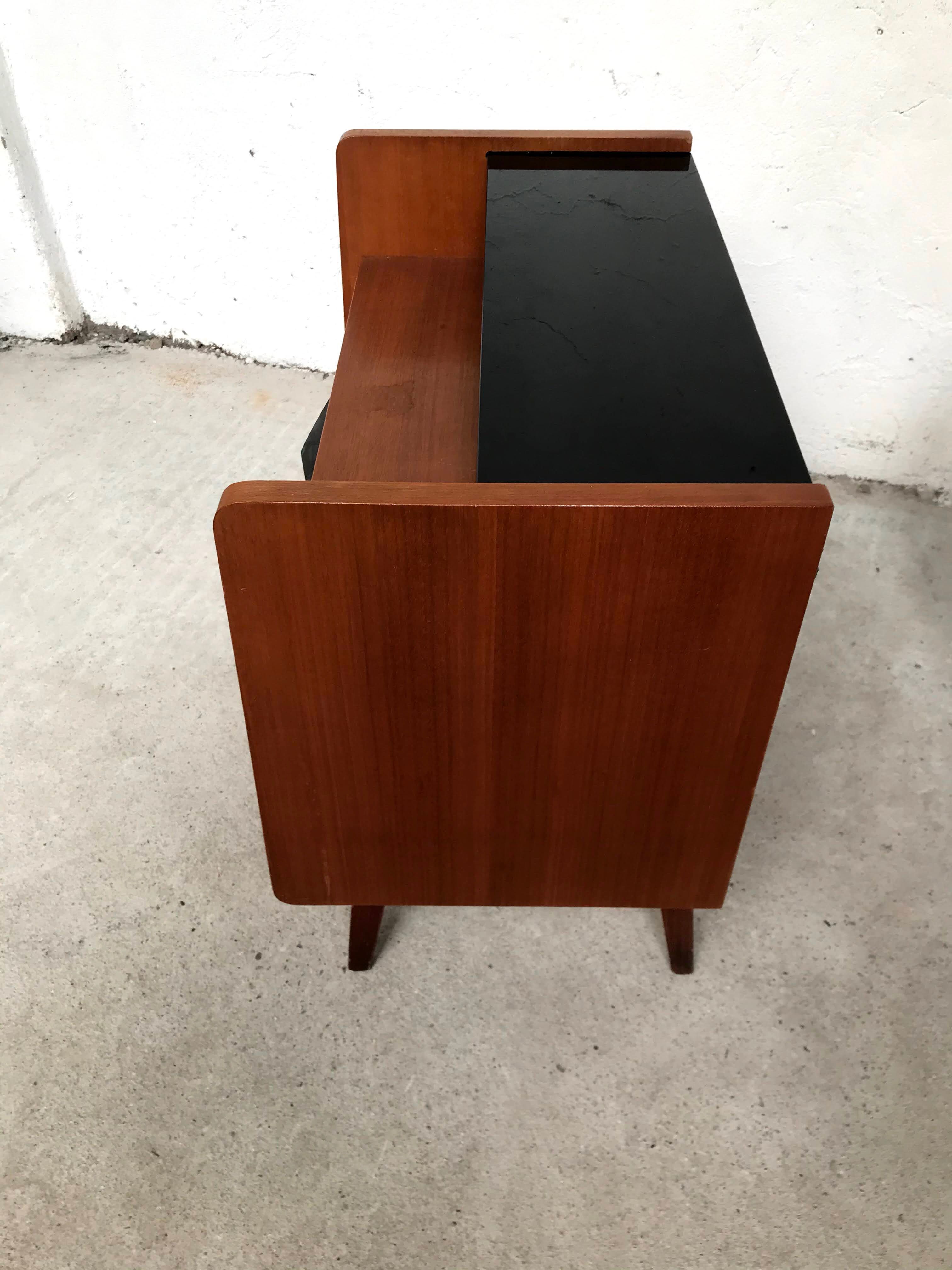 Chevets ou tables de nuit vintage années 60