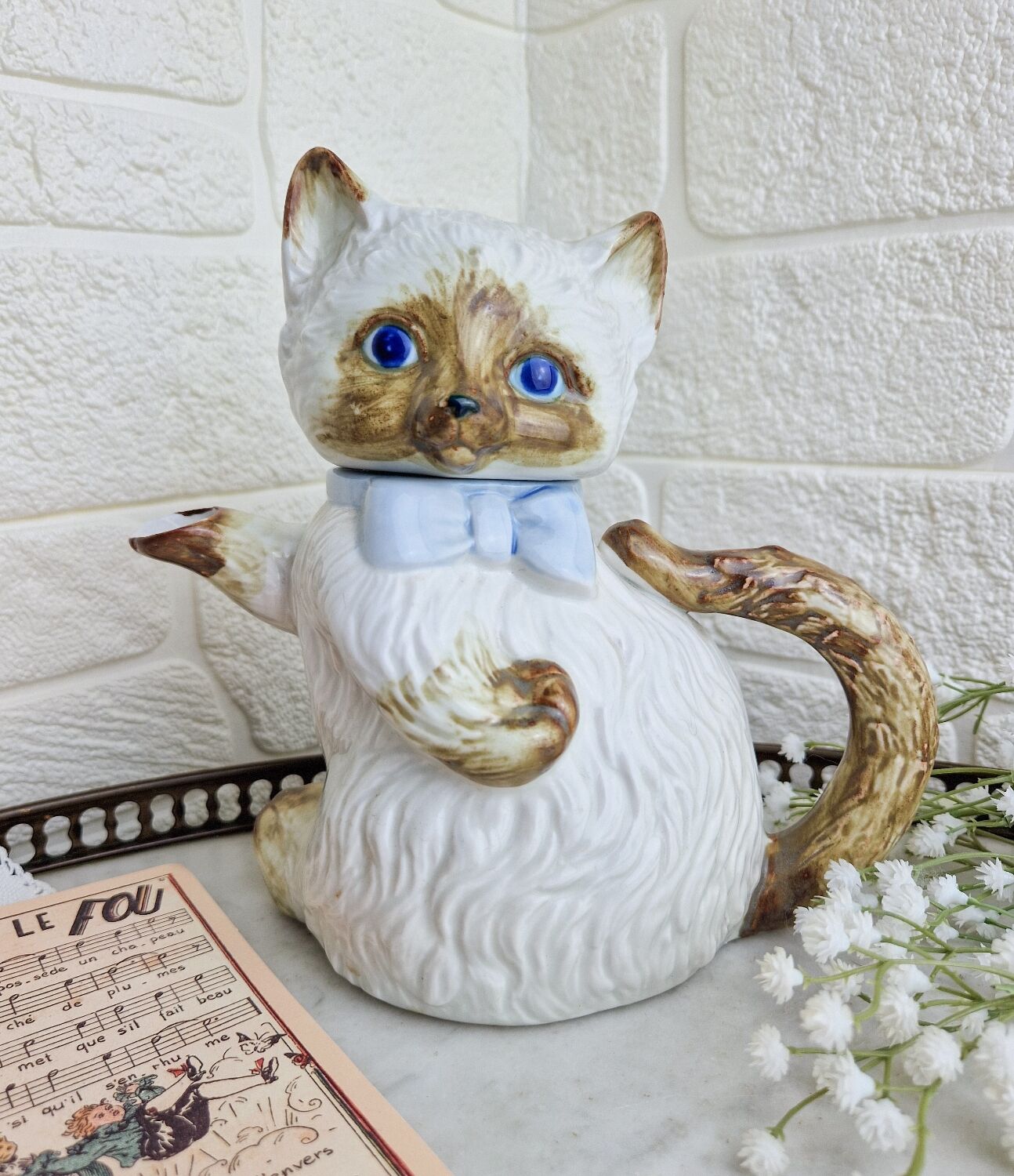 Vintage Japanese teapot in the shape of a ceramic cat