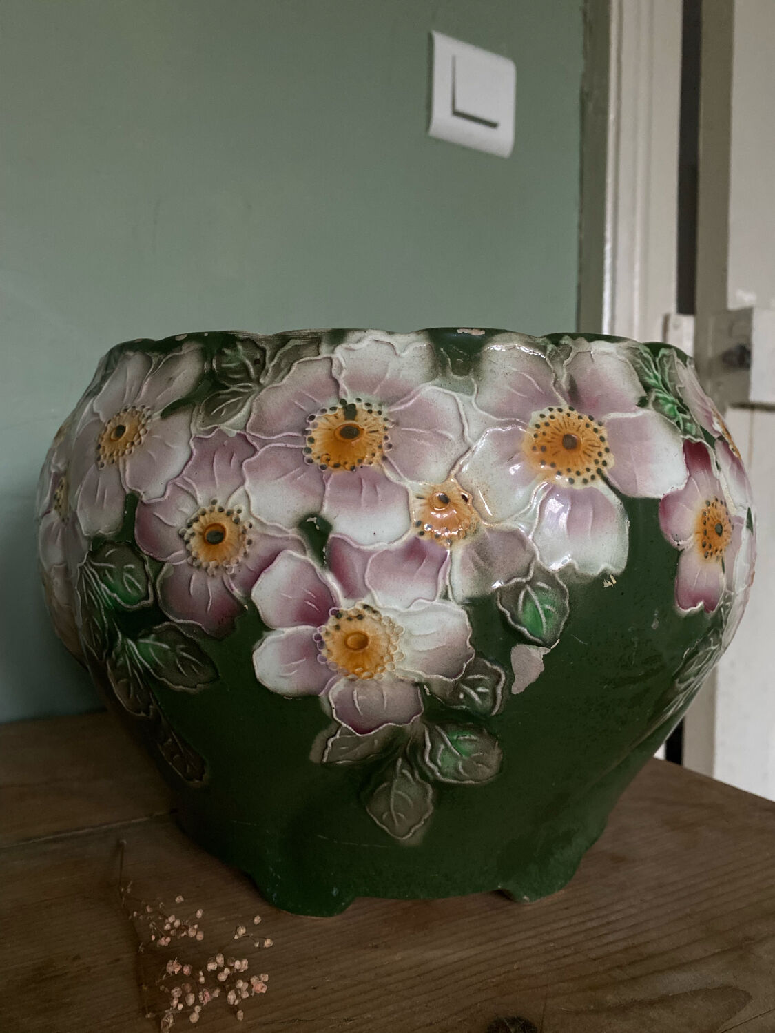 Cache pot en barbotine fleurie