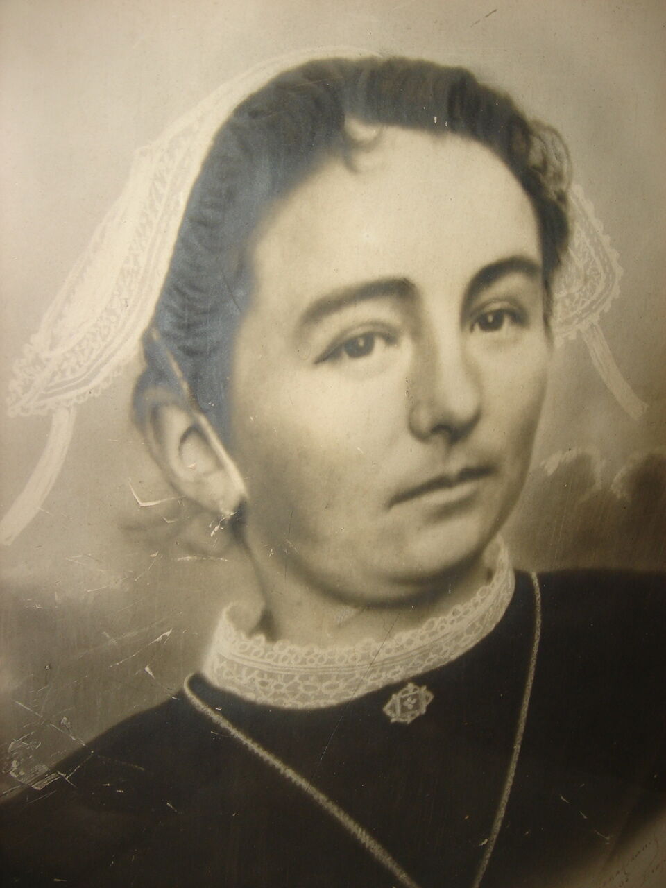 Photography former woman in headdress of Lorient