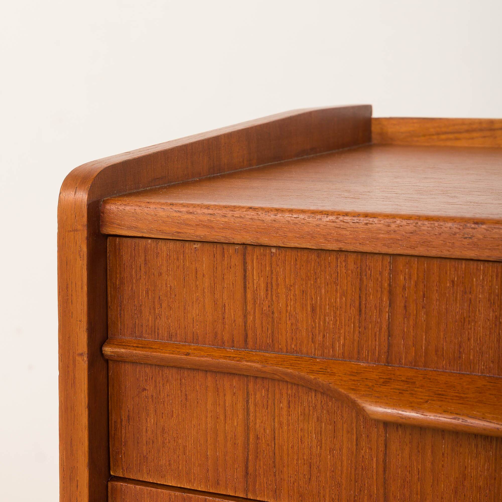 Commode, table de chevet danoise en teck, années 1960