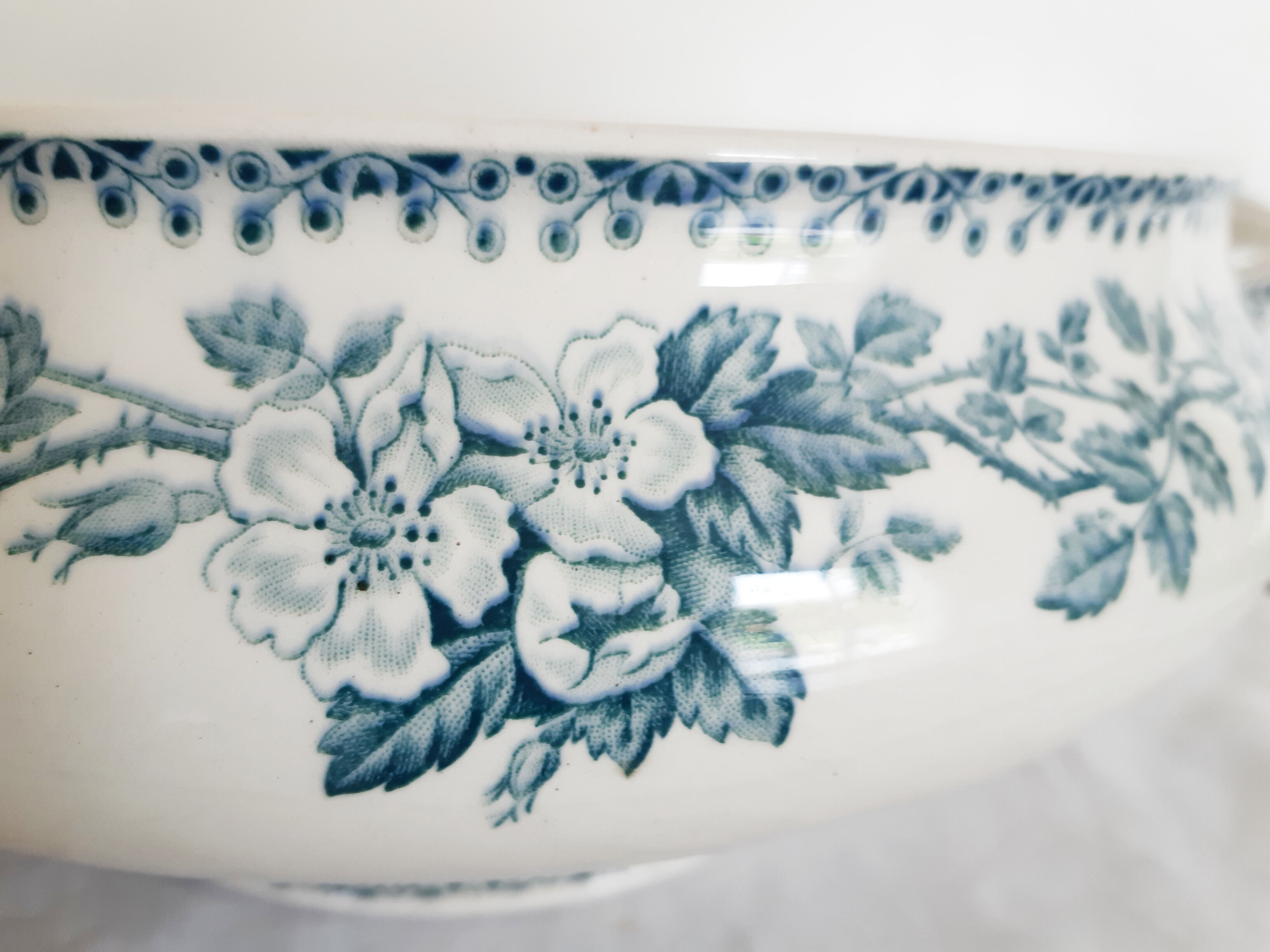 Antique salad bowl in Saint Amand earthenware, Guadeloupe model