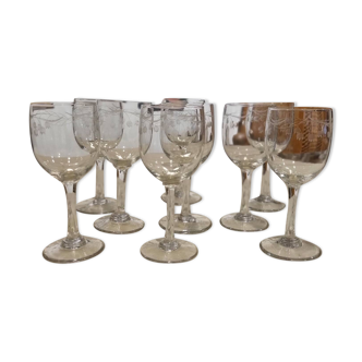 Set of 9 glasses decorated with lily of the valley