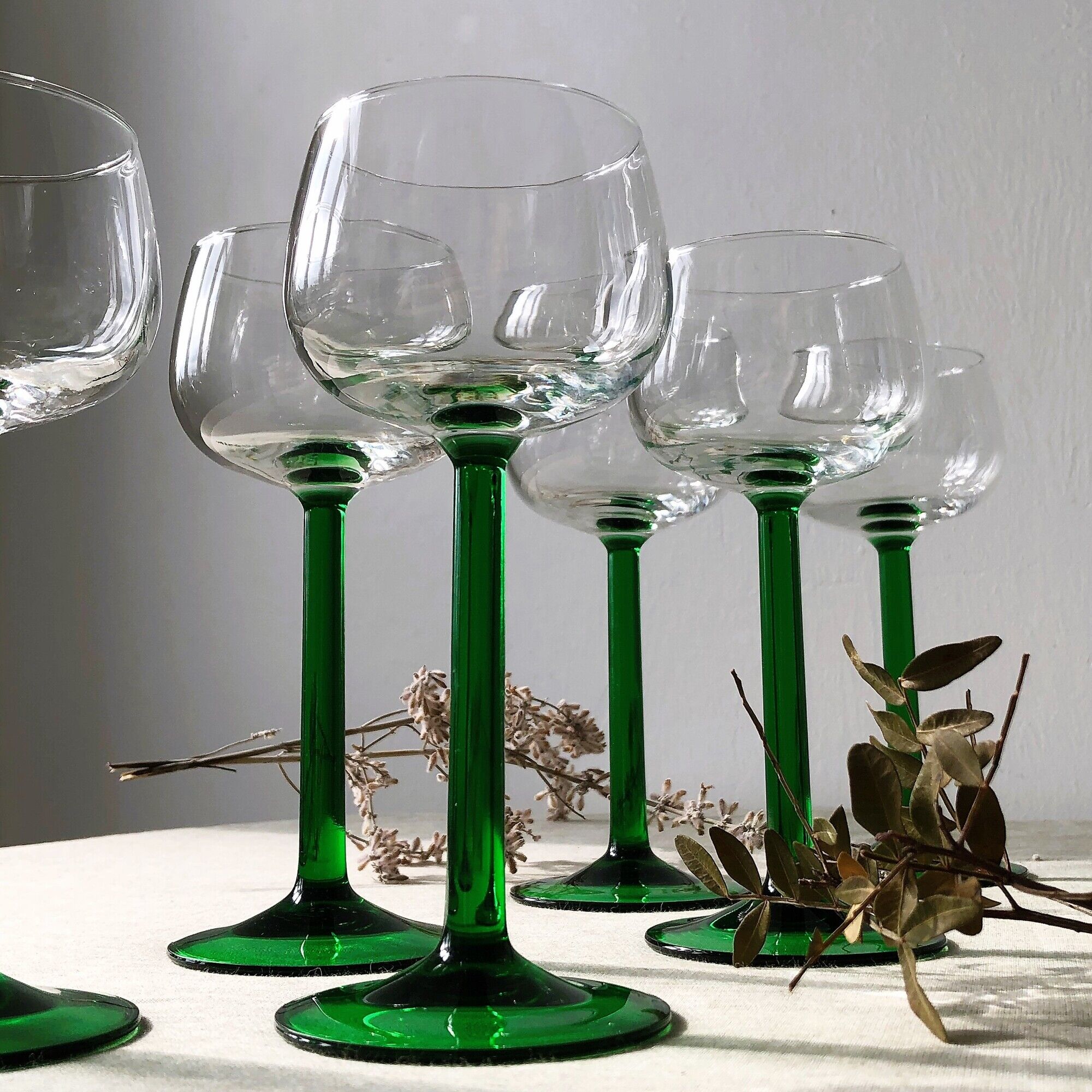 6 elegant green green white wine glasses from Alsace, brand Luminarc Verrerie D'Arques design