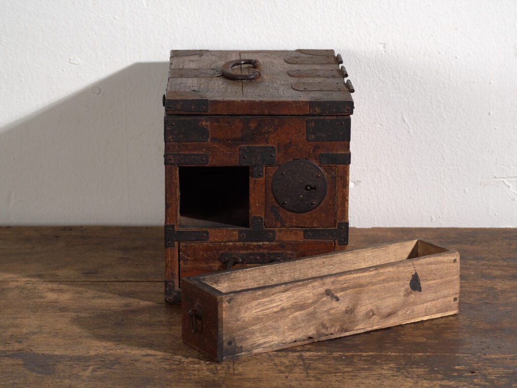 Antique Japanese chest with drawers and ironwork – portable tansu – Meiji–Taishō period (c. 1880–1920)