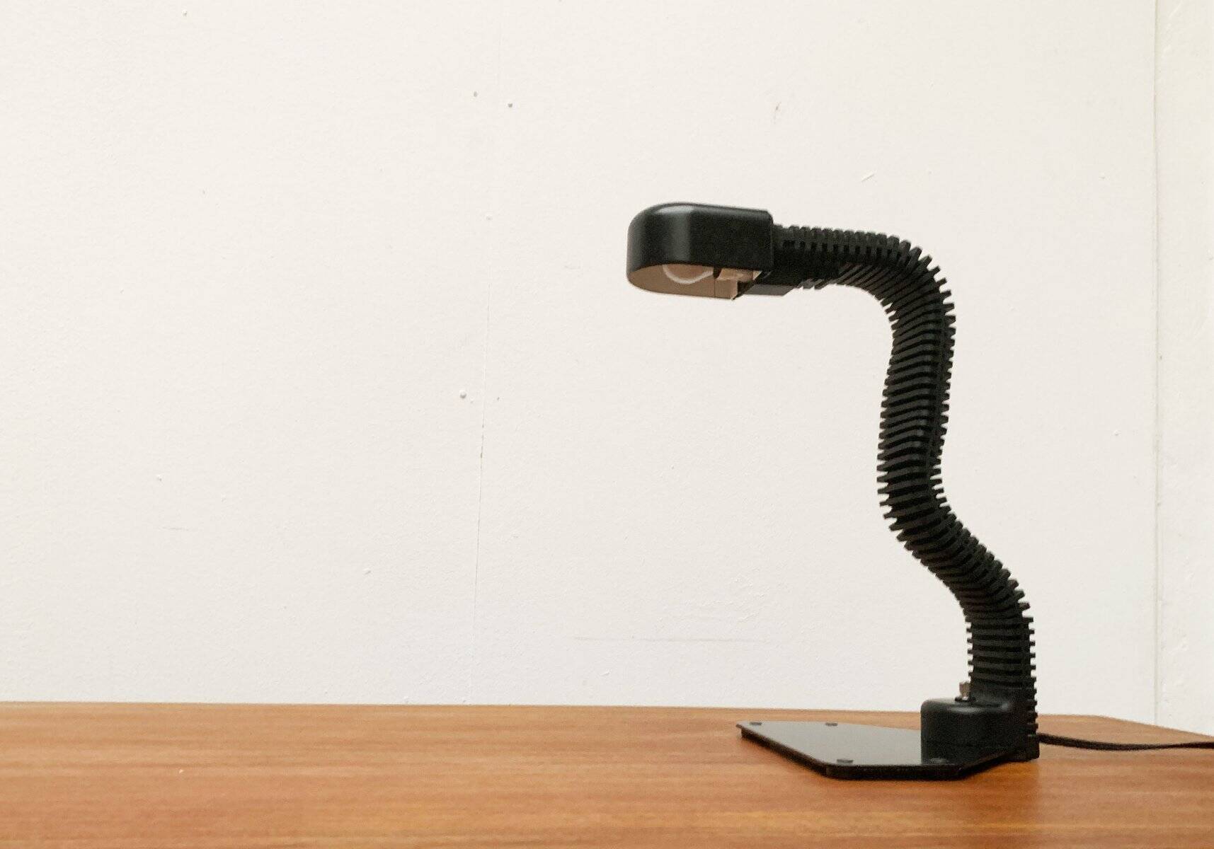 Vintage space age Cobra table lamp by Masayuki Kurokawa