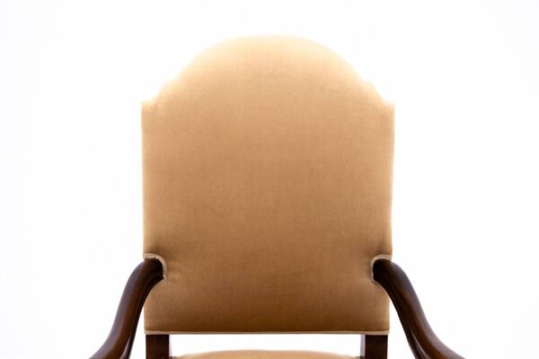 Une paire de fauteuils anciens, Europe occidentale, vers 1900. Après rénovation