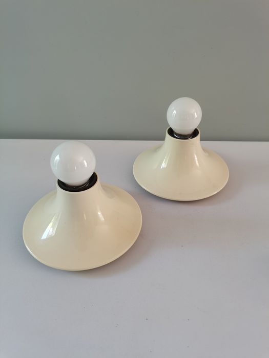 Pair of wall lamps Artemide "Teti" Vico Magistretti