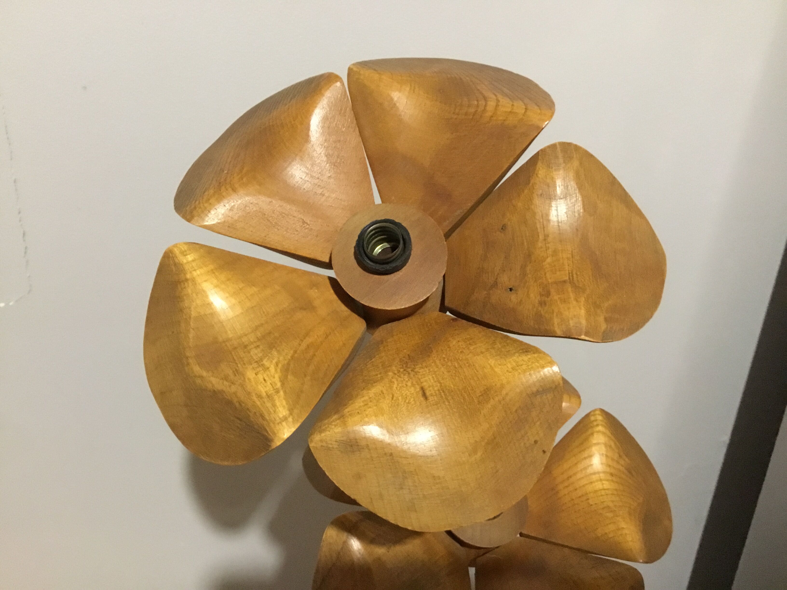 Wooden flower lamp