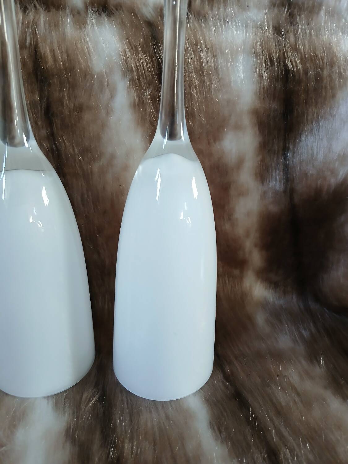 4 white champagne flutes