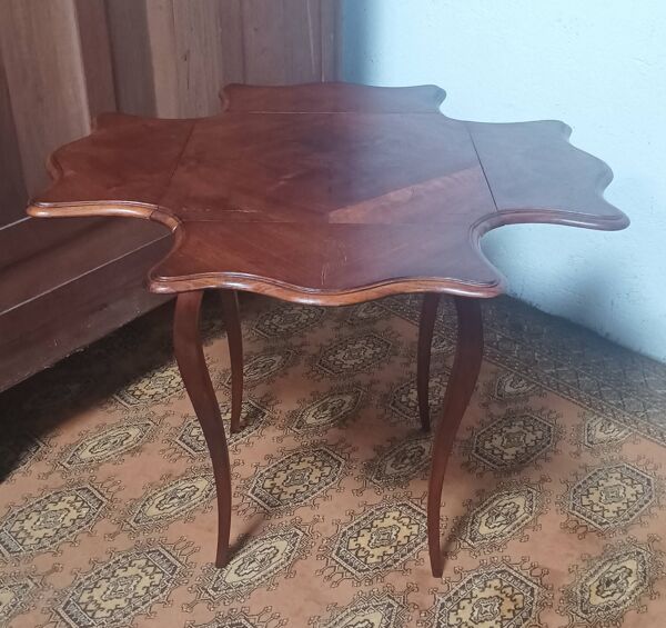 Table trèfle Louis XV en noyer