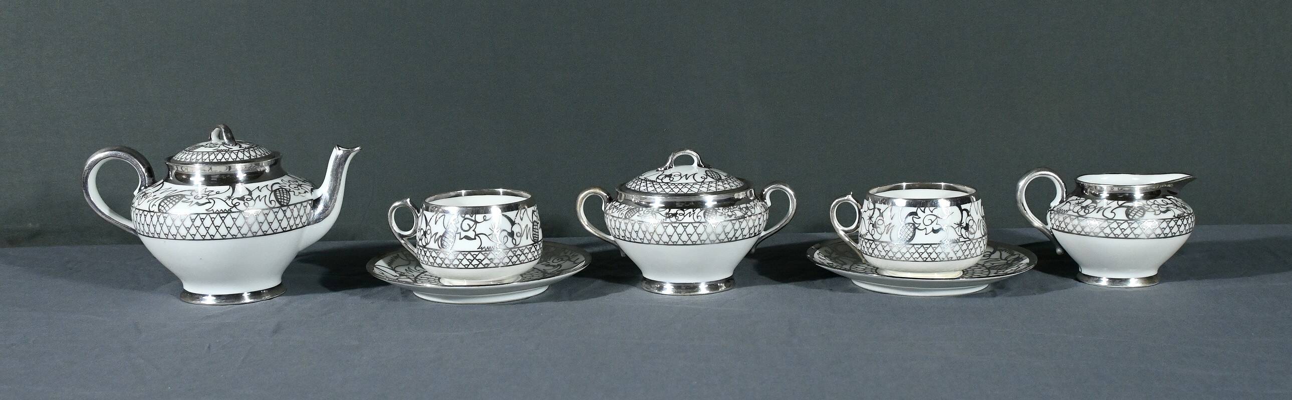 Limoges Porcelain Tea Set, “Saint Graal” Model – Early 20th Century