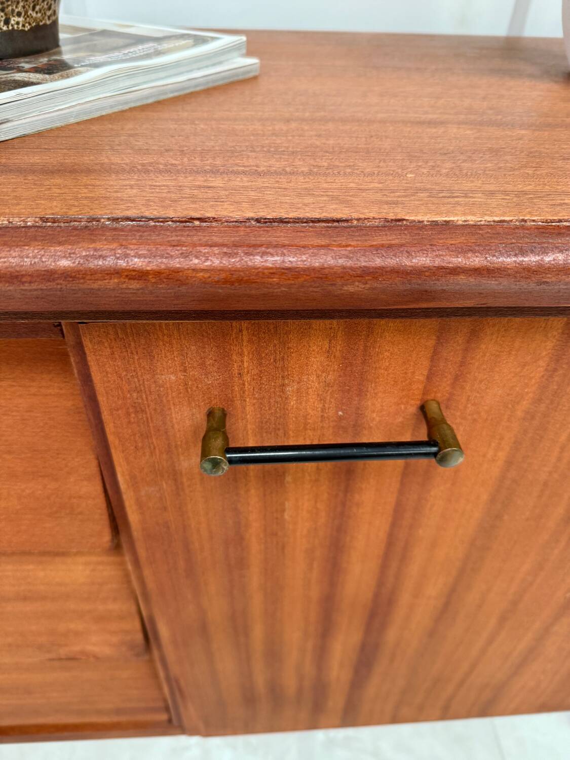 Buffet vintage pieds compas