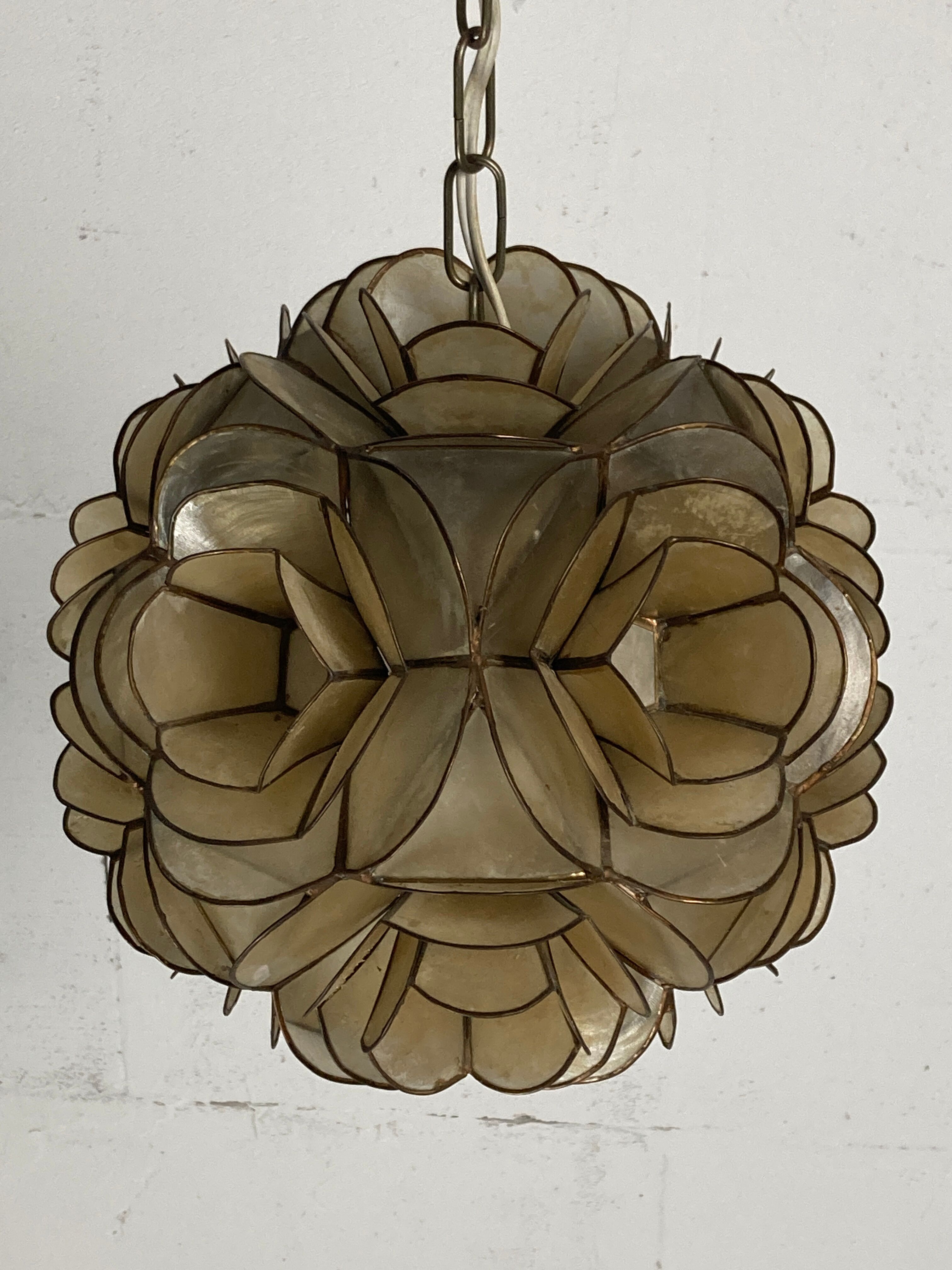Suspension fleur Capiz « nacre », Allemagne 1960 par Rausch