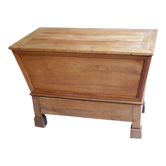Blond wooden chest