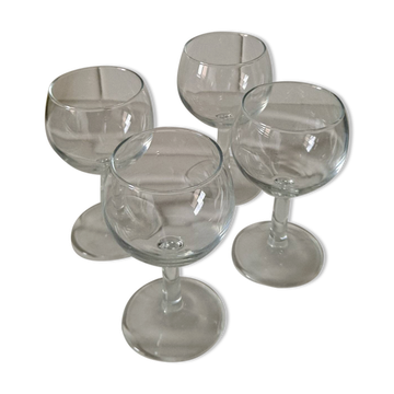 Set of bistro wine glasses