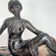 Sculpture art deco l'élégante au lévrier