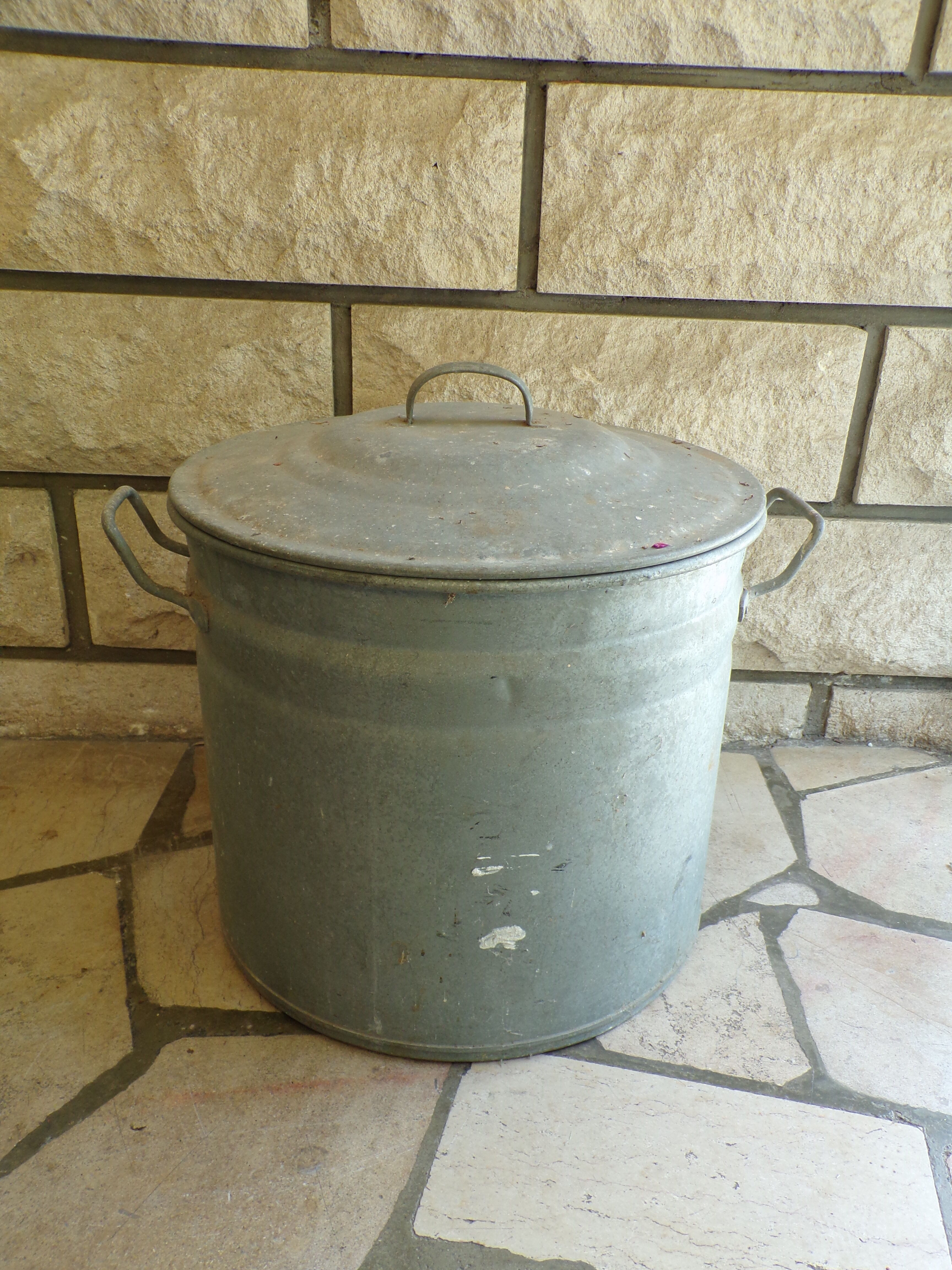 Zinc jar