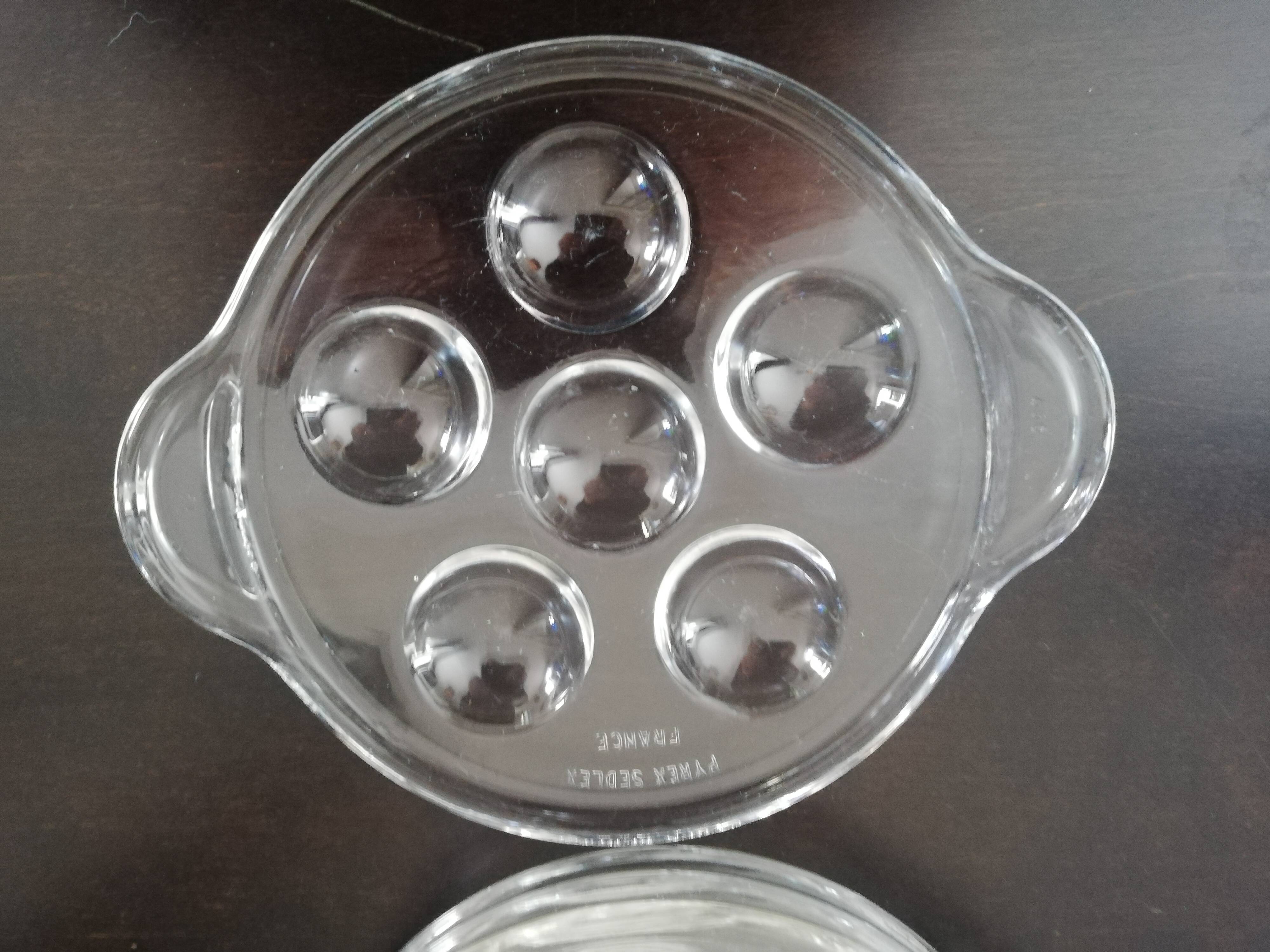 Suite of 6 snail plates in Pyrex