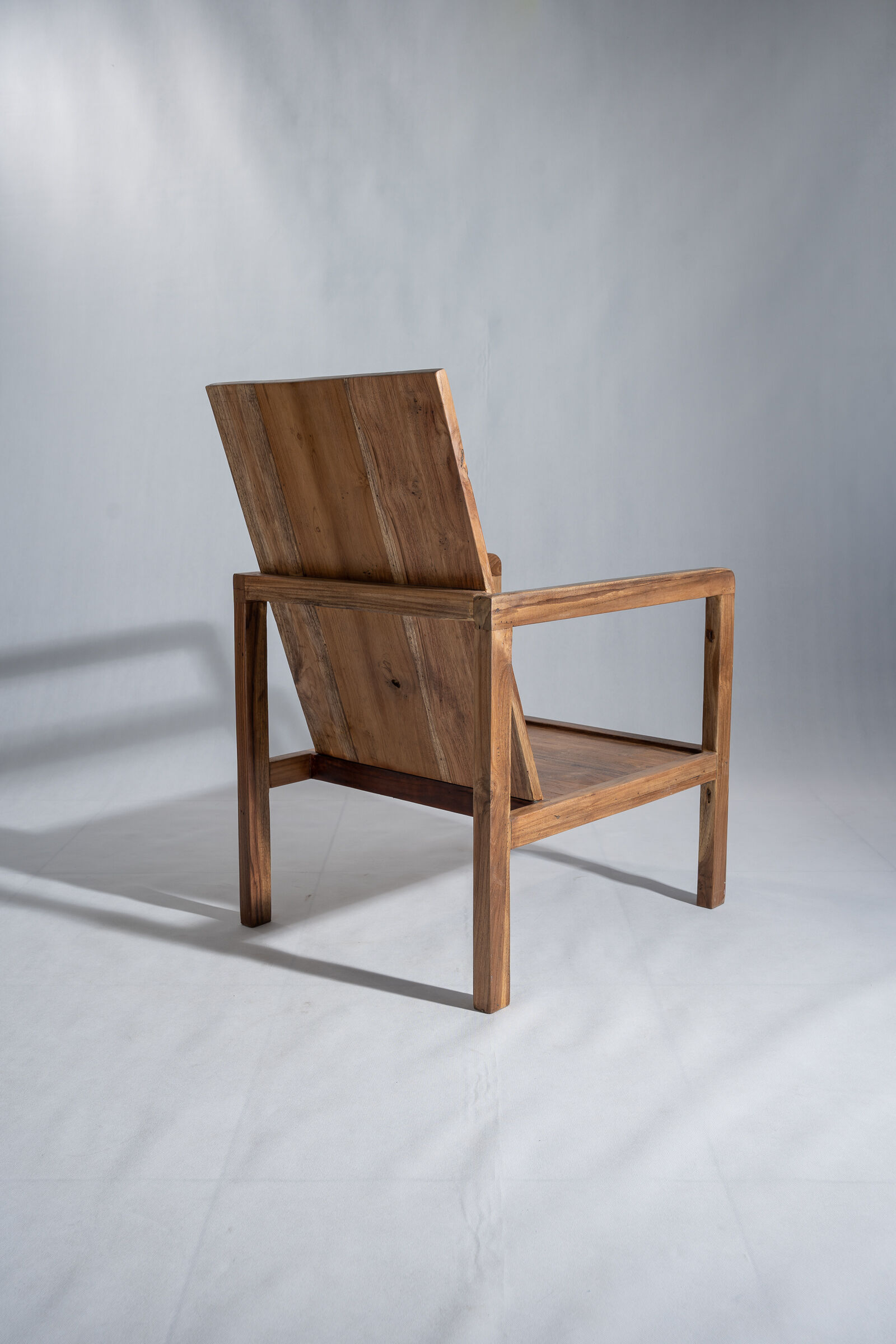 Armchair in natural wood (teak) minimalist design