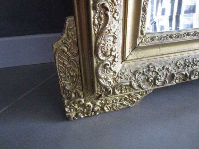 Large antique mirror in wood and gilded stucco.