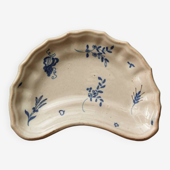 Martres Tolosane earthenware beard dish, 19th century