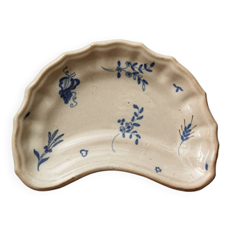 Martres Tolosane earthenware beard dish, 19th century