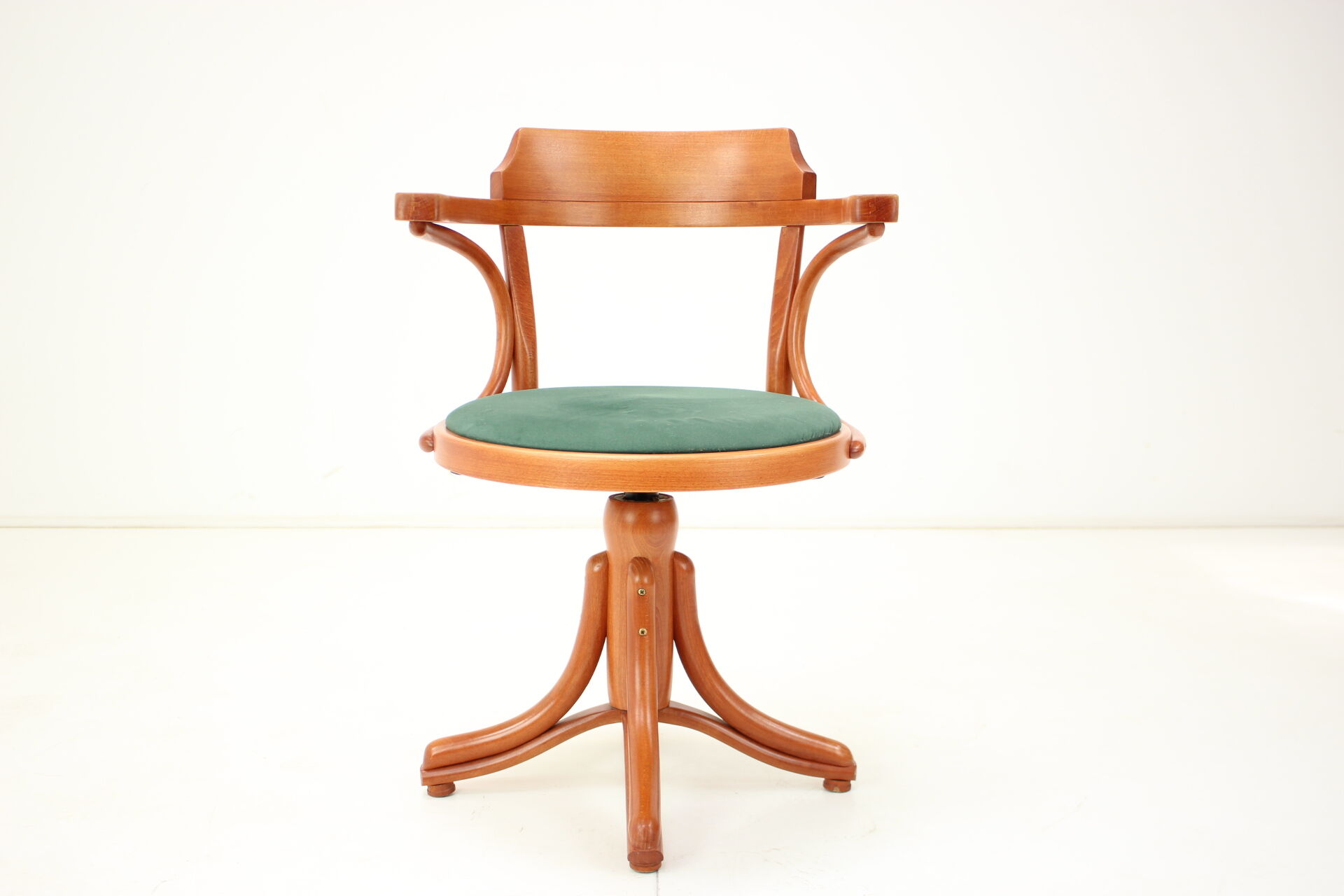 Chaise pivotante réglable en hauteur par Ton